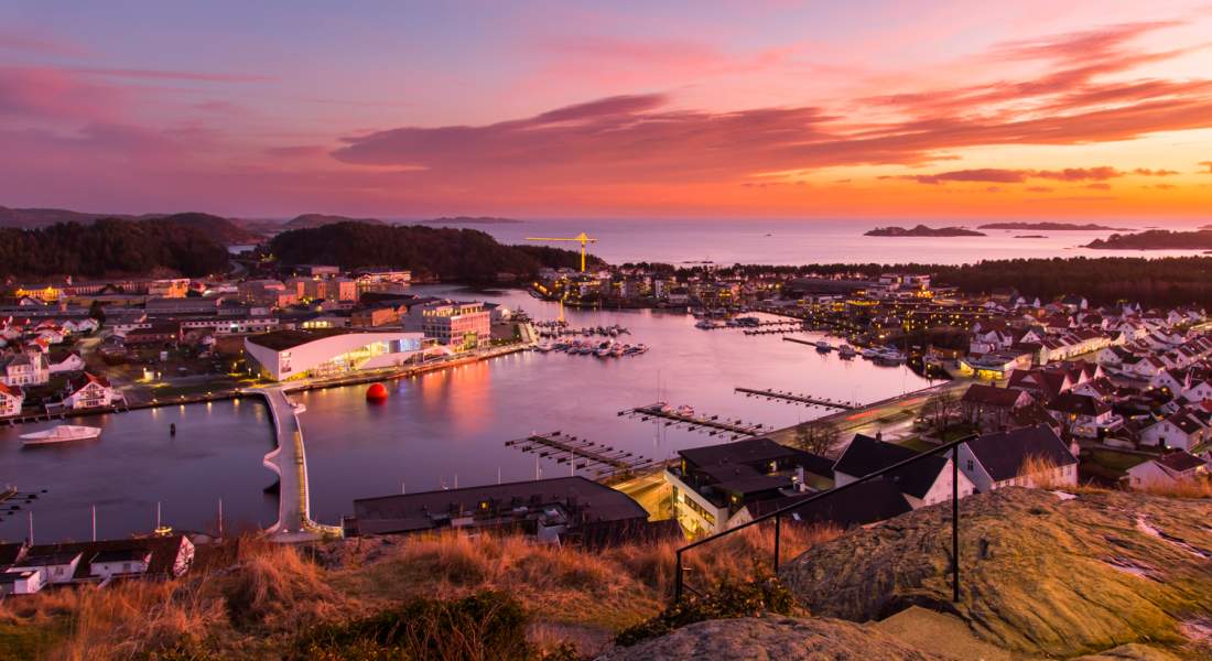 Desemberlys over Mandal  av Odd Arne Nomedal